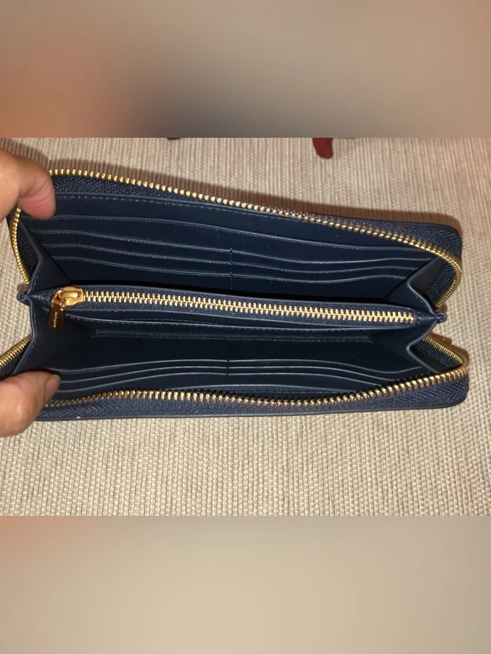 NWOT KATE SPADE SHAGGY EMBOSSED ZIP AROUND CONTINENTAL WALLET - NEVER USED